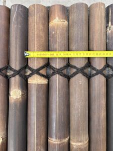 halfrond bamboe scherm in de breedte inkorten
