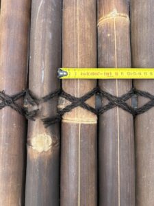 halfrond bamboe scherm in de breedte inkorten