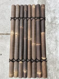halfrond bamboe scherm in de breedte inkorten