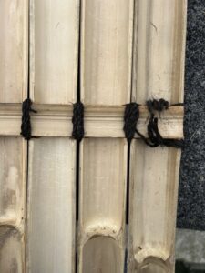halfrond bamboe scherm in de breedte inkorten